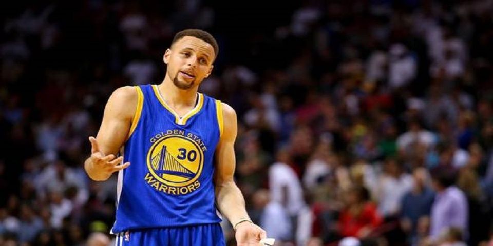 Stephen Curry rompe récord de triples en la NBA Stephen Curry rompe récord de triples en la NBA