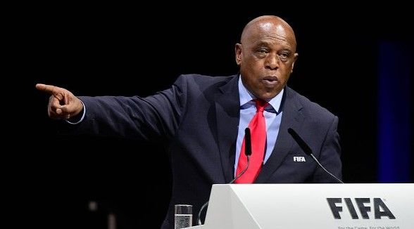 Tokyo Sexwale se baja de la contienda por presidencia de la FIFA