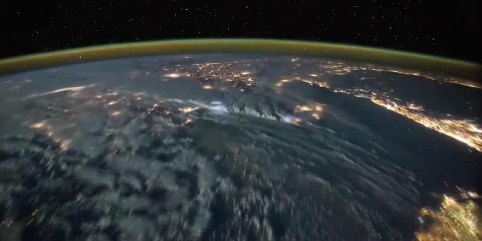 Así se ve una tormenta eléctrica desde el espacio