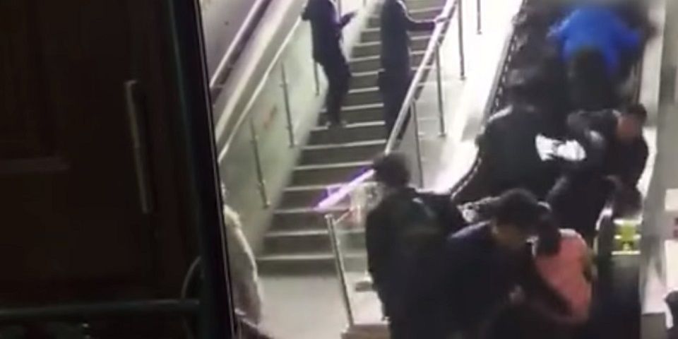 Video: cambio de dirección en escalera eléctrica provoca pánico