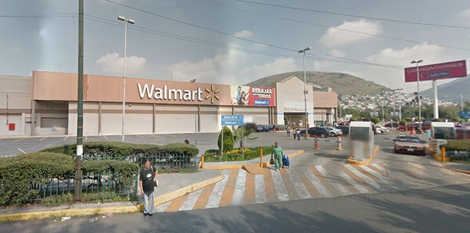 Roban electrónicos y celulares de un Walmart