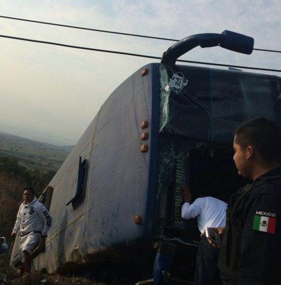 Cuatro peregrinos muertos por volcadura en Morelos - accidente-morelos-26feb-PC_Morelos