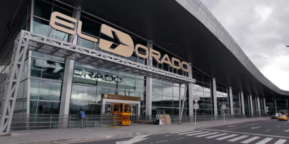 Detienen a mexicana con droga en aeropuerto de Bogotá Detienen a mexicana con droga en aeropuerto de Bogotá