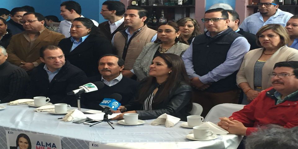 Amenazan a precandidata panista con corona de muertos