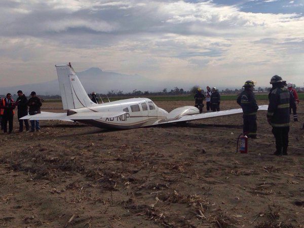 Aeronave realiza aterrizaje de emergencia en Puebla - aterrizaje-avioneta-1