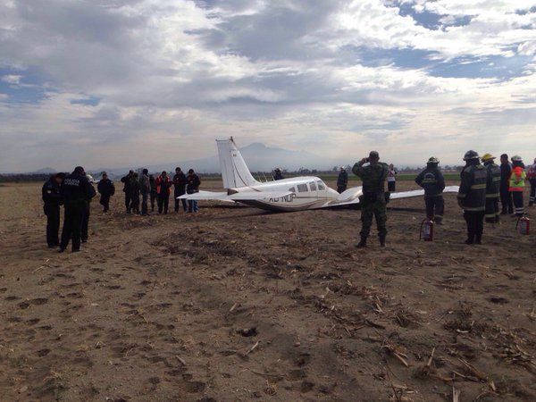 Aeronave realiza aterrizaje de emergencia en Puebla - aterrizaje-avioneta-2