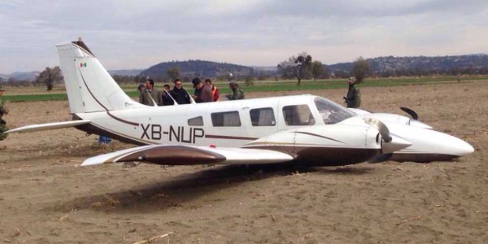 Aeronave realiza aterrizaje de emergencia en Puebla