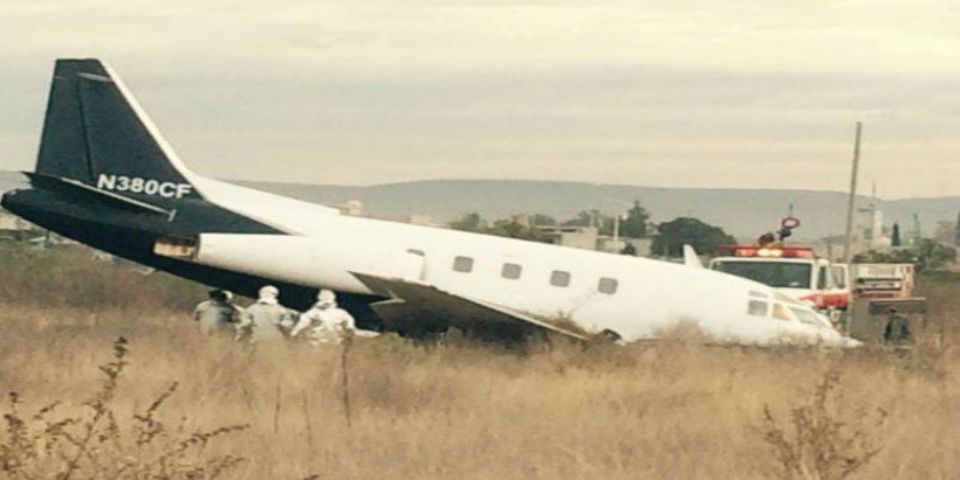 Tripulación abandona avión en Querétaro