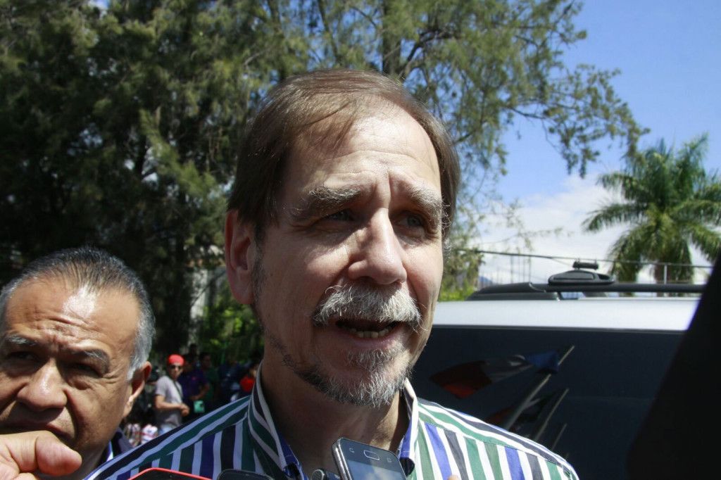 Detonan petardos en asamblea electiva del PRD en Oaxaca - basave2-1024x682