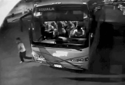 PGR investiga relación entre narcotráfico y caso Ayotzinapa - camion-ayotzinapa-iguala