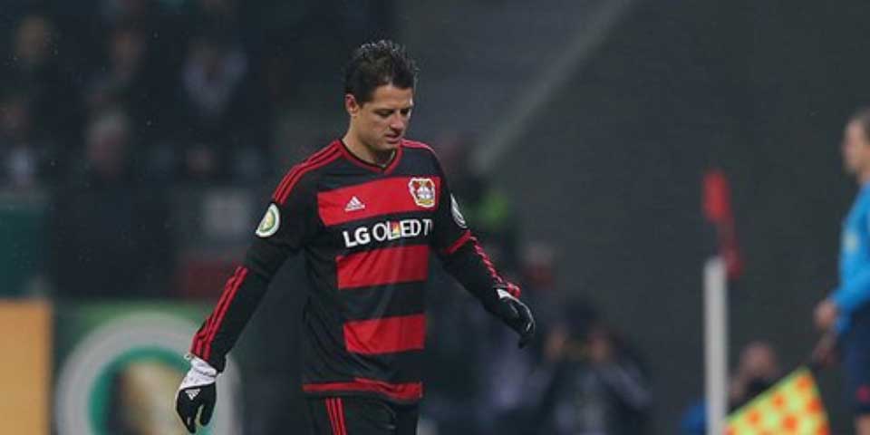 Cae el Leverkusen pese a gol del Chicharito