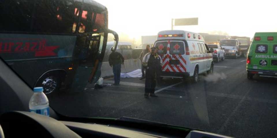 Choque en Circuito Exterior Mexiquense deja un muerto