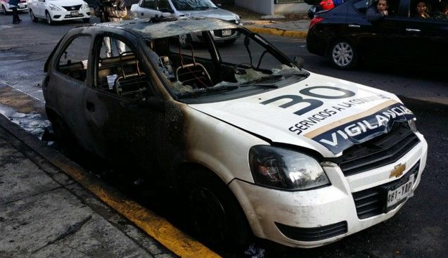 Detención de "El Yorch" ocasiona disturbios en la UNAM - coche-incendio-UNAM-MxQnoticias