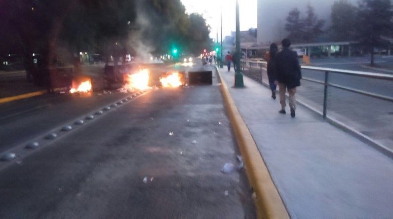 Detención de "El Yorch" ocasiona disturbios en la UNAM - coche-incendio-UNAM-jessybulbo1b