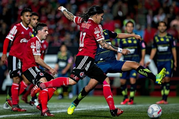 Tijuana y Morelia definen partido en cinco minutos - dayro-moreno-tuvo-un-par-de-llegadas-de-peligro-0