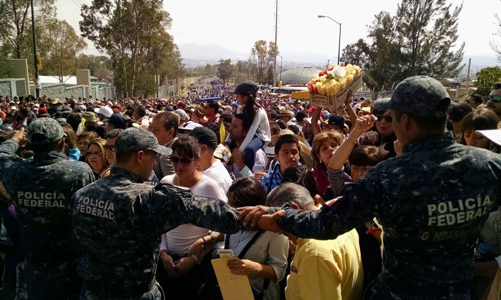 Controlan corto circuito en estadio donde estará el papa - enfrentamiento-estadio-morelos-8