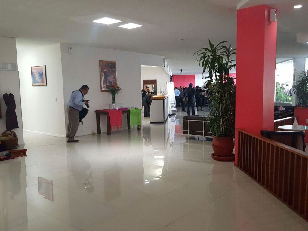 Detonan petardos en asamblea electiva del PRD en Oaxaca - ex1-1024x768