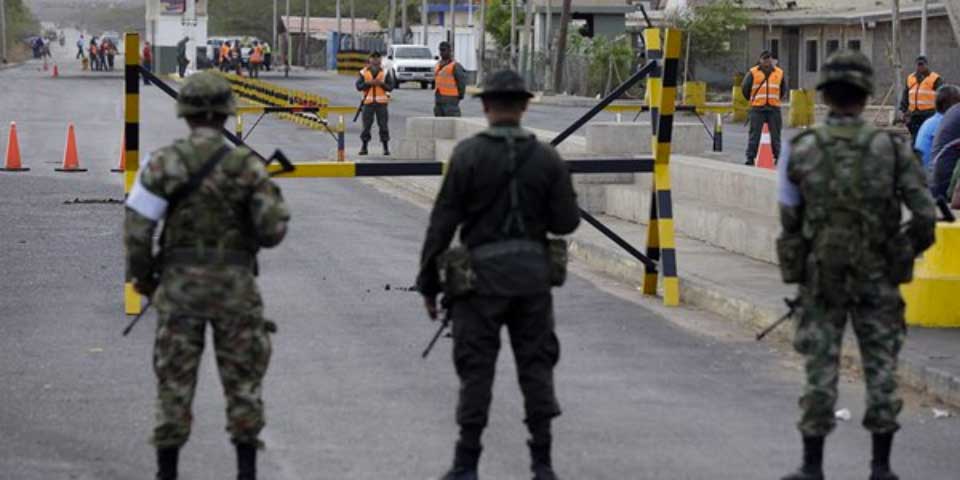 Venezuela reabre parcialmente paso fronterizo con Colombia