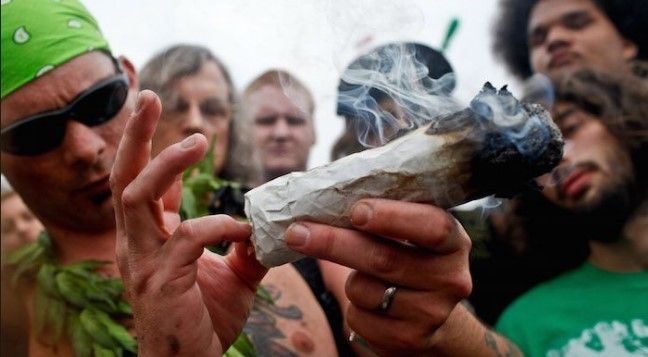 "Saldrían miles por posesión simple de mariguana": Presidencia - fumar-mariguana