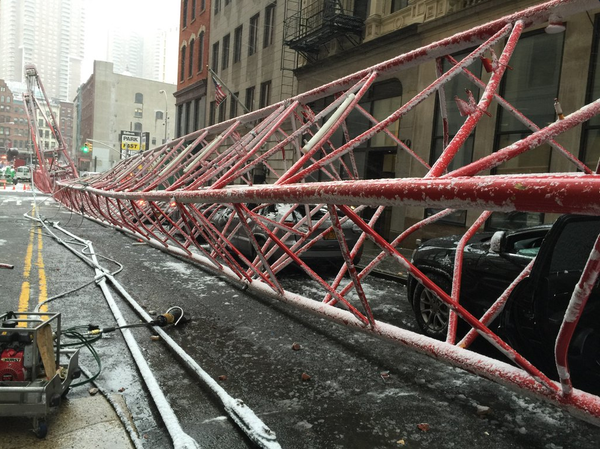 Grúa gigantesca colapsa en Nueva York - grua-nyc-1