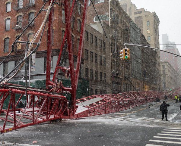 Grúa gigantesca colapsa en Nueva York - grua-nyc-4