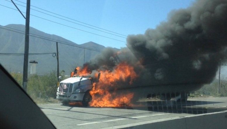 Incendio de tráiler afecta Libramiento Noreste en Nuevo León Incendio de tráiler afecta Libramiento Noreste en Nuevo León