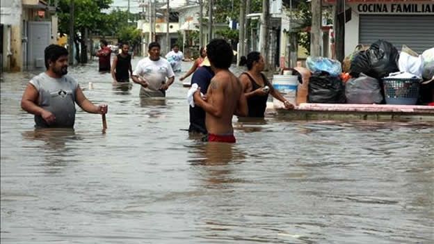 Javier Duarte debe 368 mdp a la Comisión Nacional de Vivienda - lluvias-2010-veracruz