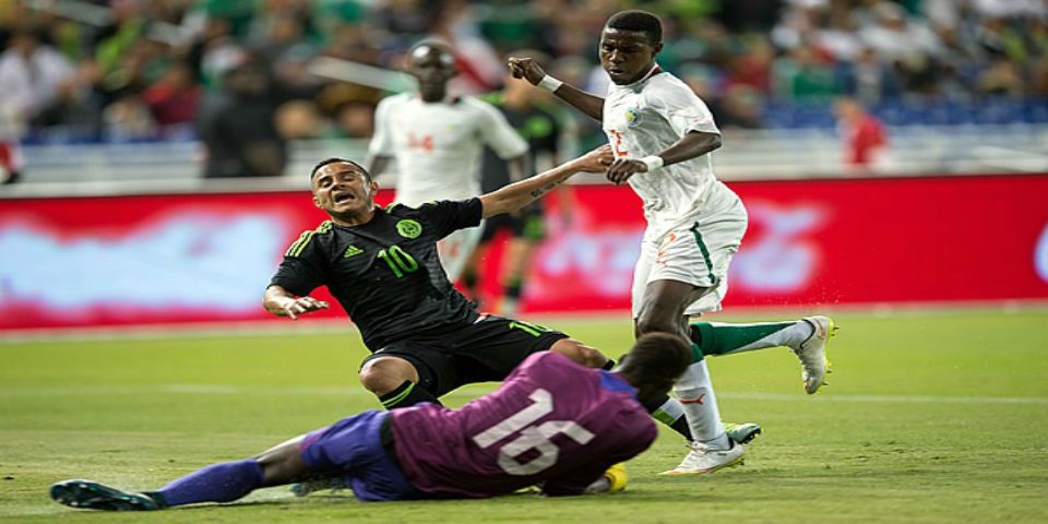 Luis Montes sufre esguince en duelo ante Senegal