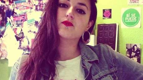 Sentencian a dos años de cárcel a tuitera en España