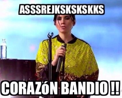 Video: cantante olvida letra de 'Corazón partío' en dueto con Sanz - meme-Alejandro-Sanz2