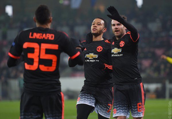 Ridículo del Manchester United en la Europa League - memphis-manchester-united