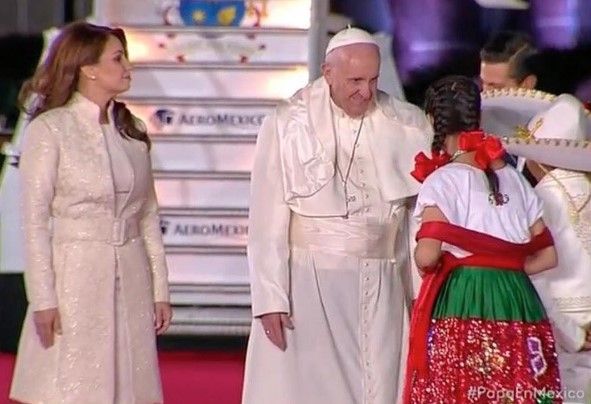 La llegada del papa Francisco en imágenes - papa-Francisco-AICM-12feb-Univision