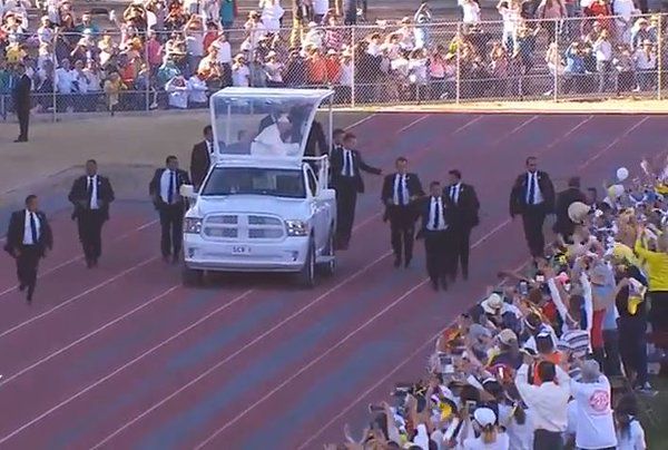 El papa Francisco bendijo la Cruz del Migrante y la frontera con EE.UU. - papa-francisco-estadio-juarez