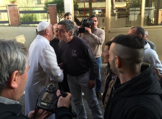 Papa Francisco se recupera y visita a ex drogadictos - papa-francisco-ex-drogadictos-TweetingPriest