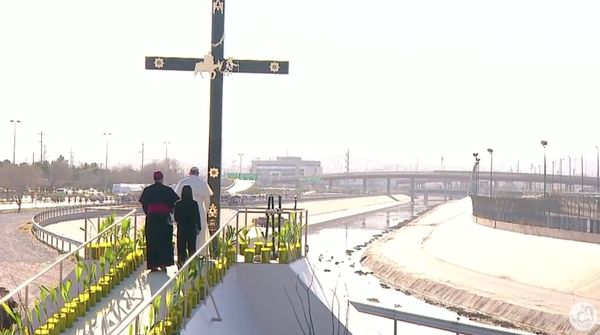 El papa Francisco bendijo la Cruz del Migrante y la frontera con EE.UU. - papa-francisco-frontera-1
