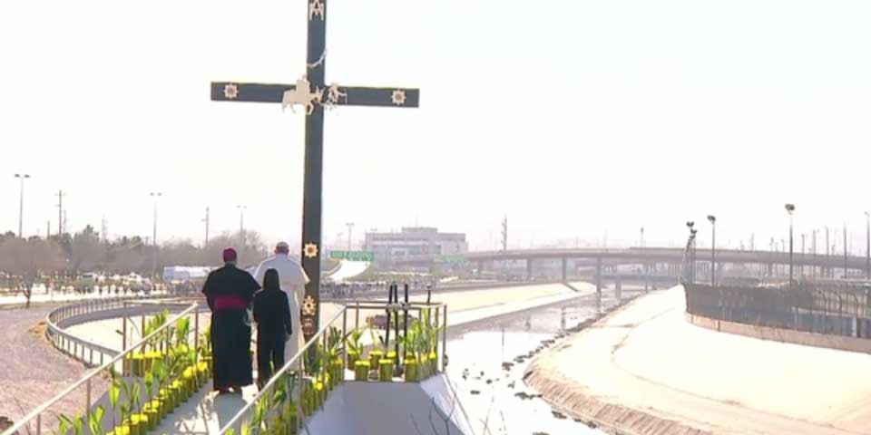 Construir muros no es "anticristiano": Jeb Bush - papa-francisco-frontera