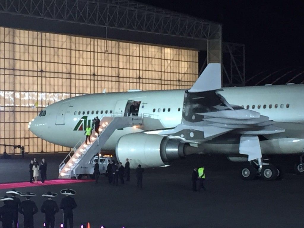 La llegada del papa Francisco en imágenes - papaenmex-12feb-lauragarza-1024x768