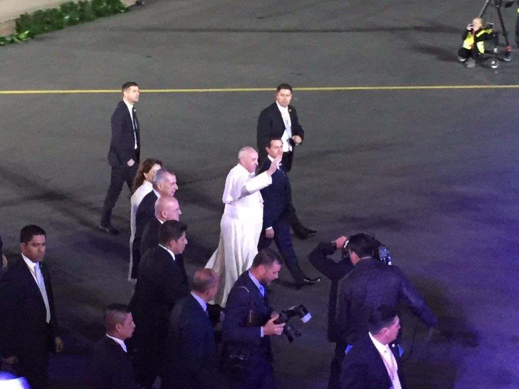 La llegada del papa Francisco en imágenes - papaenmex-12feb-lauragarza2-1024x768