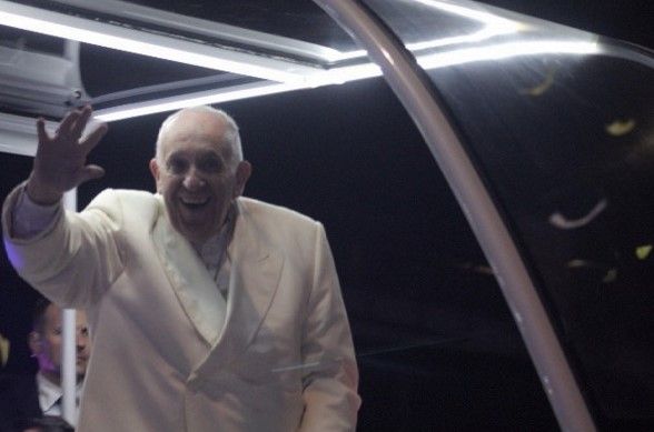 La llegada del papa Francisco en imágenes - papaenmex-12feb-luisariazamx