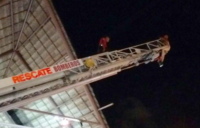 Rescatan a joven que quería suicidarse en Cancún Rescatan a joven que quería suicidarse en Cancún