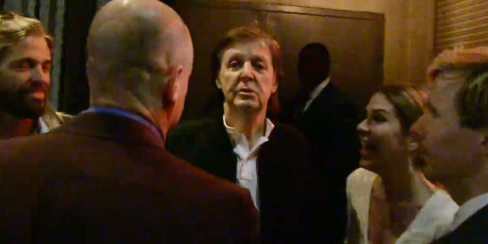 Niegan la entrada a Paul McCartney en fiesta de los Grammy