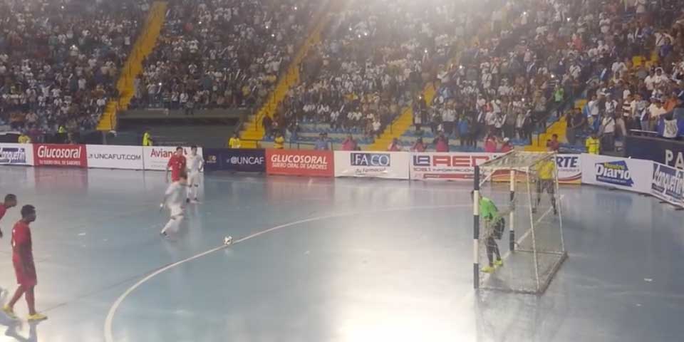 Increíble gol de penal en final de futbol sala Increíble gol de penal en final de futbol sala