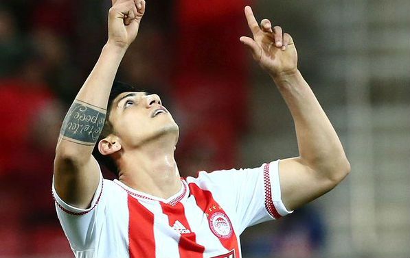 Alan Pulido contribuye a goleada del Olympiacos