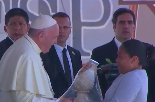 Cárceles son un síntoma de cómo está la sociedad: papa Francisco - regalo-papa-penal-ciudad-juarez-2
