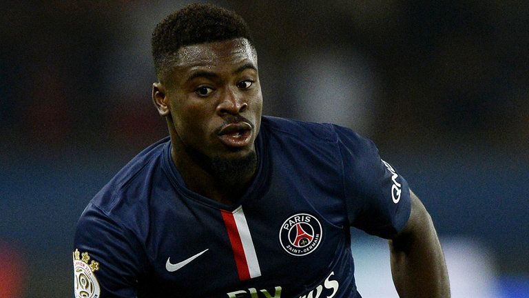 Dan dos meses de cárcel a Serge Aurier tras agredir a policía