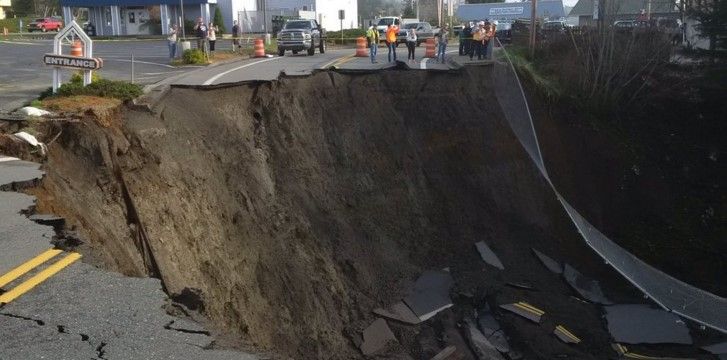 Video: socavón de 15 metros en avenida de Oregon