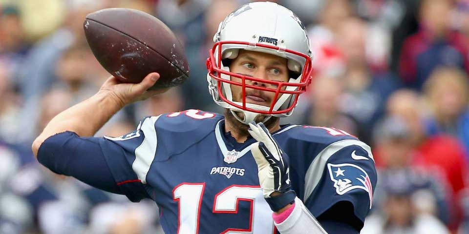 Tom Brady acuerda renovación de dos años con los Patriotas Tom Brady acuerda renovación de dos años con los Patriotas