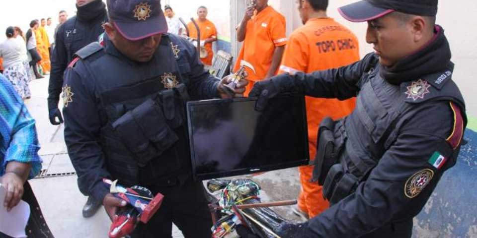 Retiran lujos, altares y hasta un bar de penal de Topo Chico
