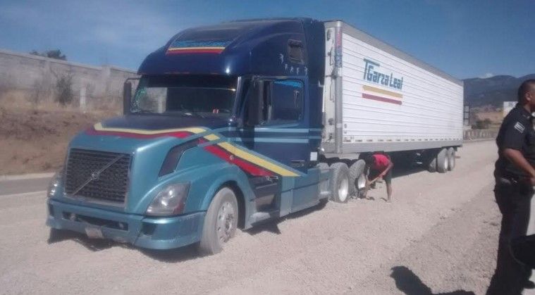Video: PF evita choque de tráiler en la México-Puebla
