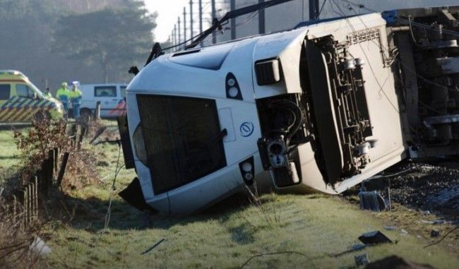 Un muerto por descarrilamiento de tren en Holanda - tren-descarrilado-holanda-Dalfsen